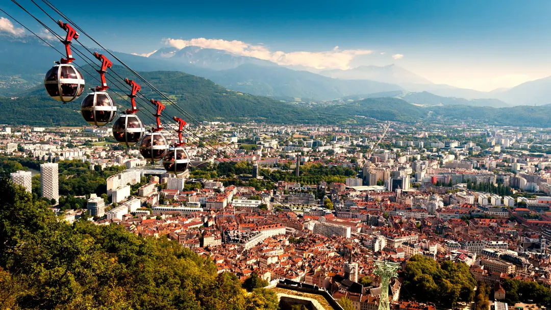 grenoble-campus-téléphérique-montagnes